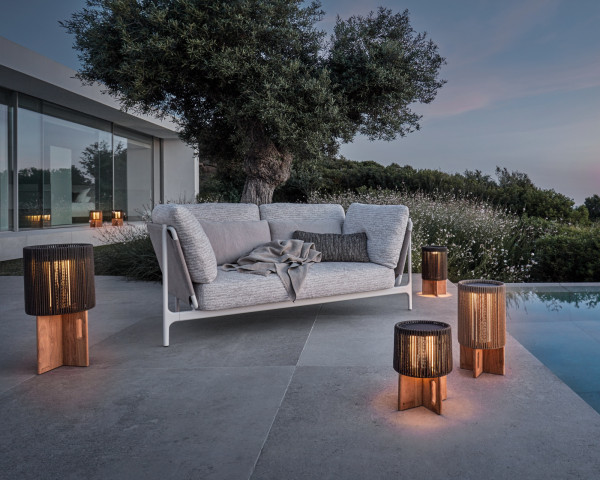 Gloster Garten Lounge Grand Sail Sofa Zenith Dune / Bone am Pool - bowi.ch