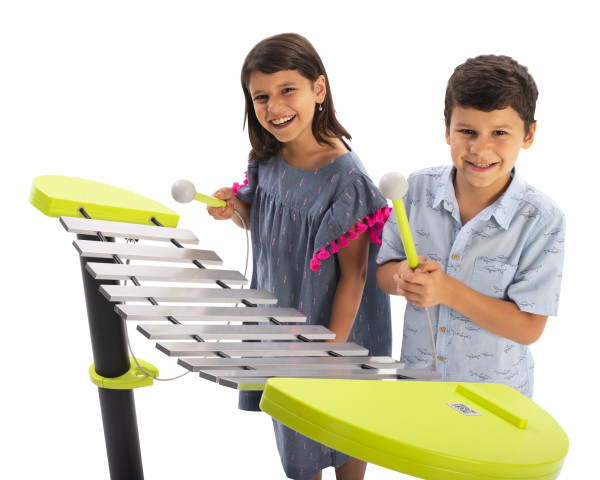 Xylophone "Echo Piano" mit spielenden Kindern - bowi.ch