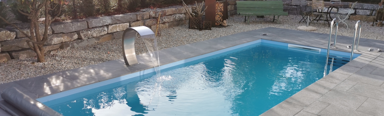 Betonpool mit Auskleidefolie blau - Foto Bowi