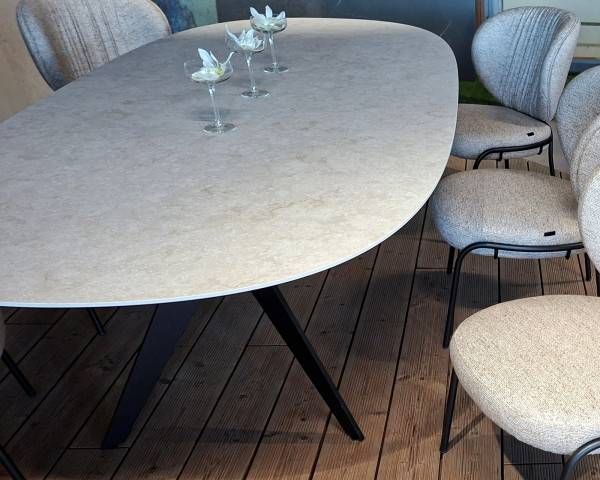 Low Dining Gartentisch Lana oval 240 Crema gestockt / Schwarz - bowi.ch