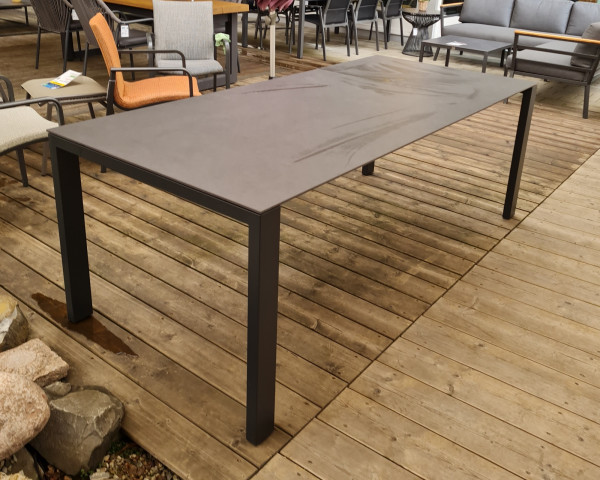 Gartentisch Basso Auszug Keramik Eter Anthrazit Ausgestell bei BOWI Gartentisch Basso Auszug Keramik Eter Anthrazit Ausgestell bei BOWI - bowi.ch