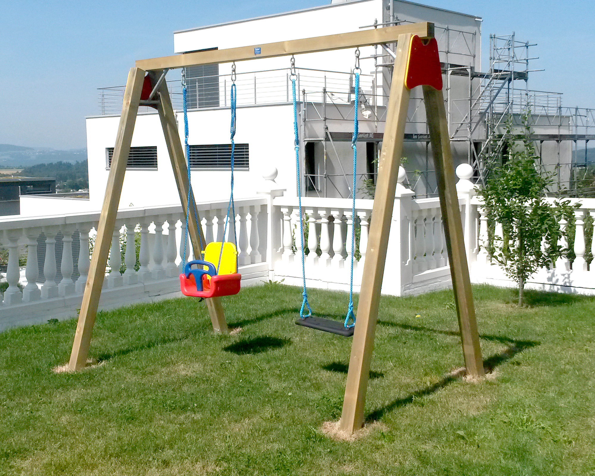 Spielplatz Privatgarten für den Schaukelgerüst | BOWI Gartenmöbel + Junior