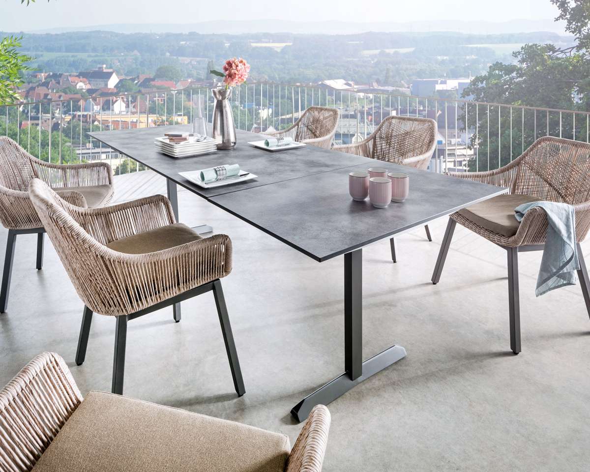 39+ Gartentisch Set 4 Personen, Ein loungeset mit 5 teilen besteht